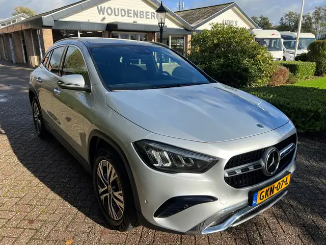 Mercedes-Benz GLA 250 GLA 250e Pano dak, Distronic, Key-less go