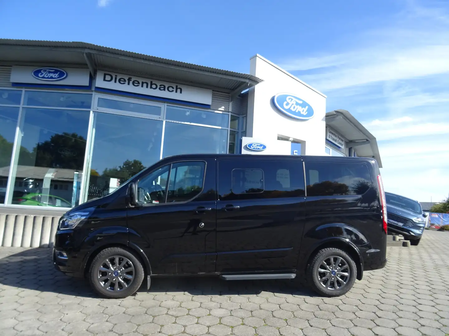 Ford Tourneo Custom 2.0 Ecoblue 320 L1 Titanium +Navi+Leder+el.Sitze+ Schwarz - 1