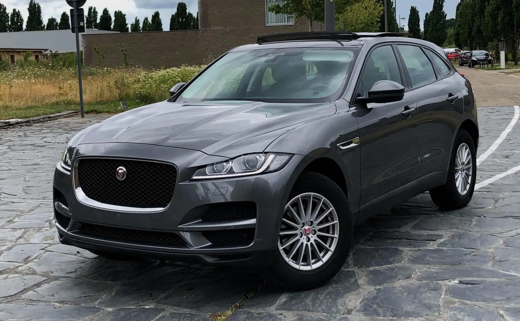 Jaguar F-Pace 2.0d 4x4 Automaat/Panoramadak/Camera Gris - 1