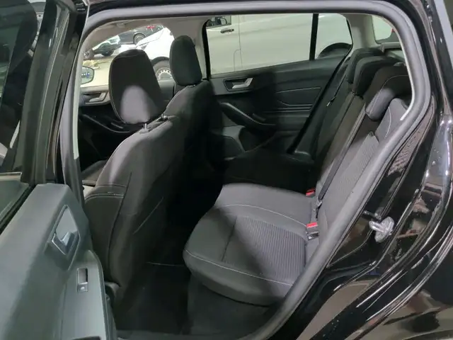 Ford Focus view 10