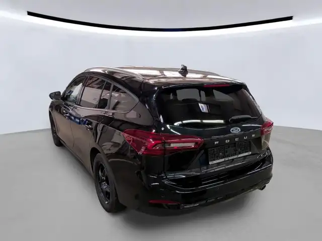 Ford Focus view 4