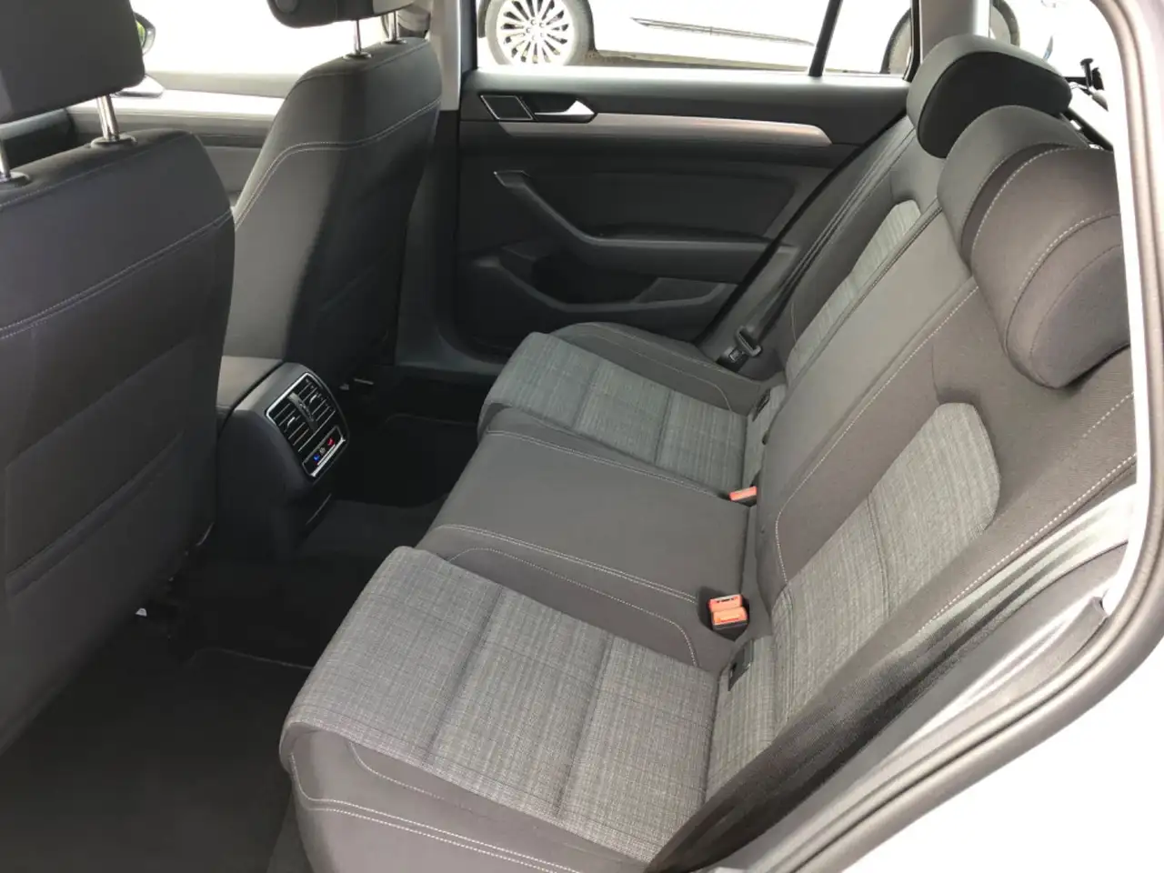 Volkswagen Passat Variant Business,NAVI,LED,ACC,SHZ,RFK,DAB 13