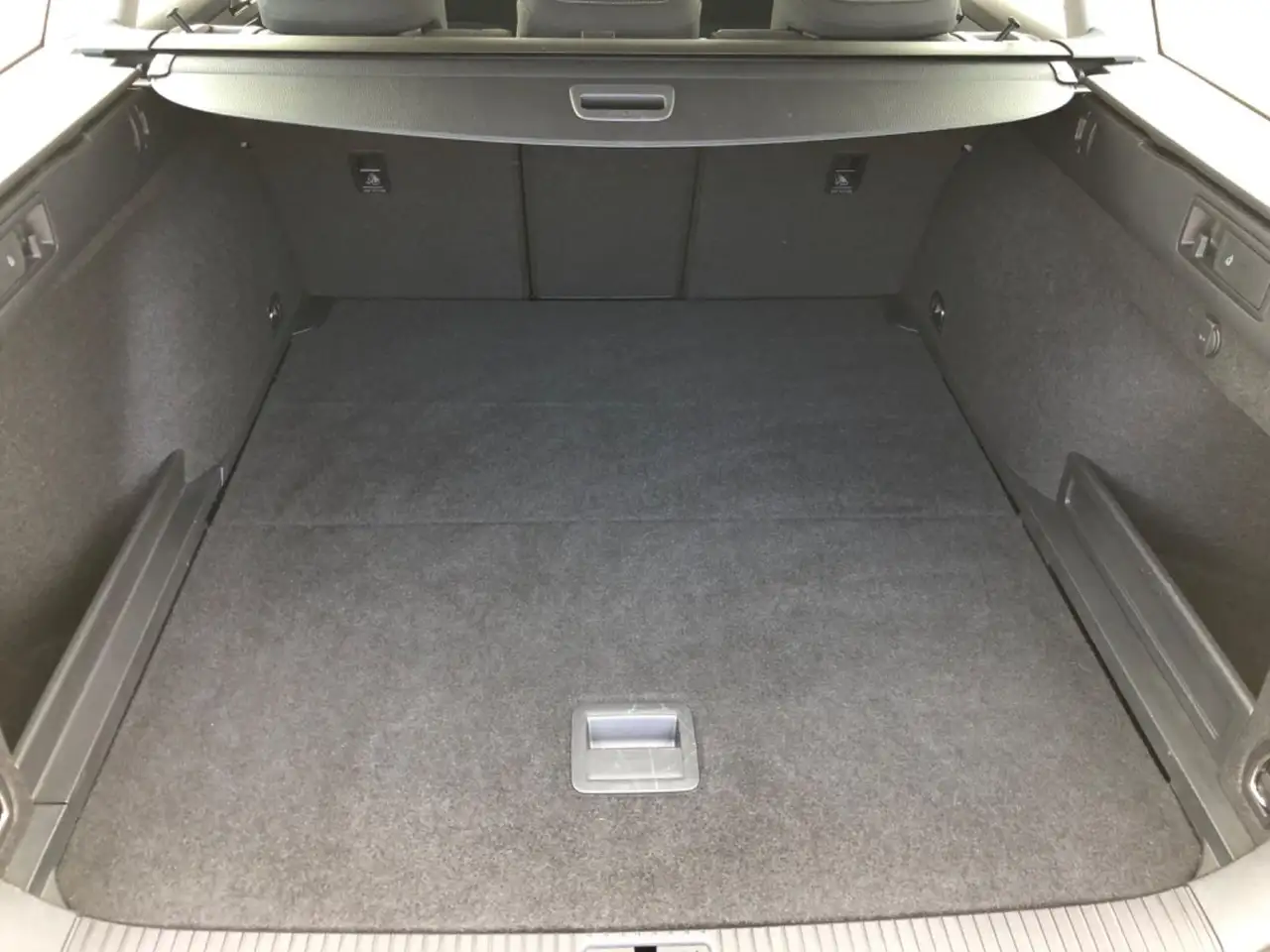 Volkswagen Passat Variant Business,NAVI,LED,ACC,SHZ,RFK,DAB 9