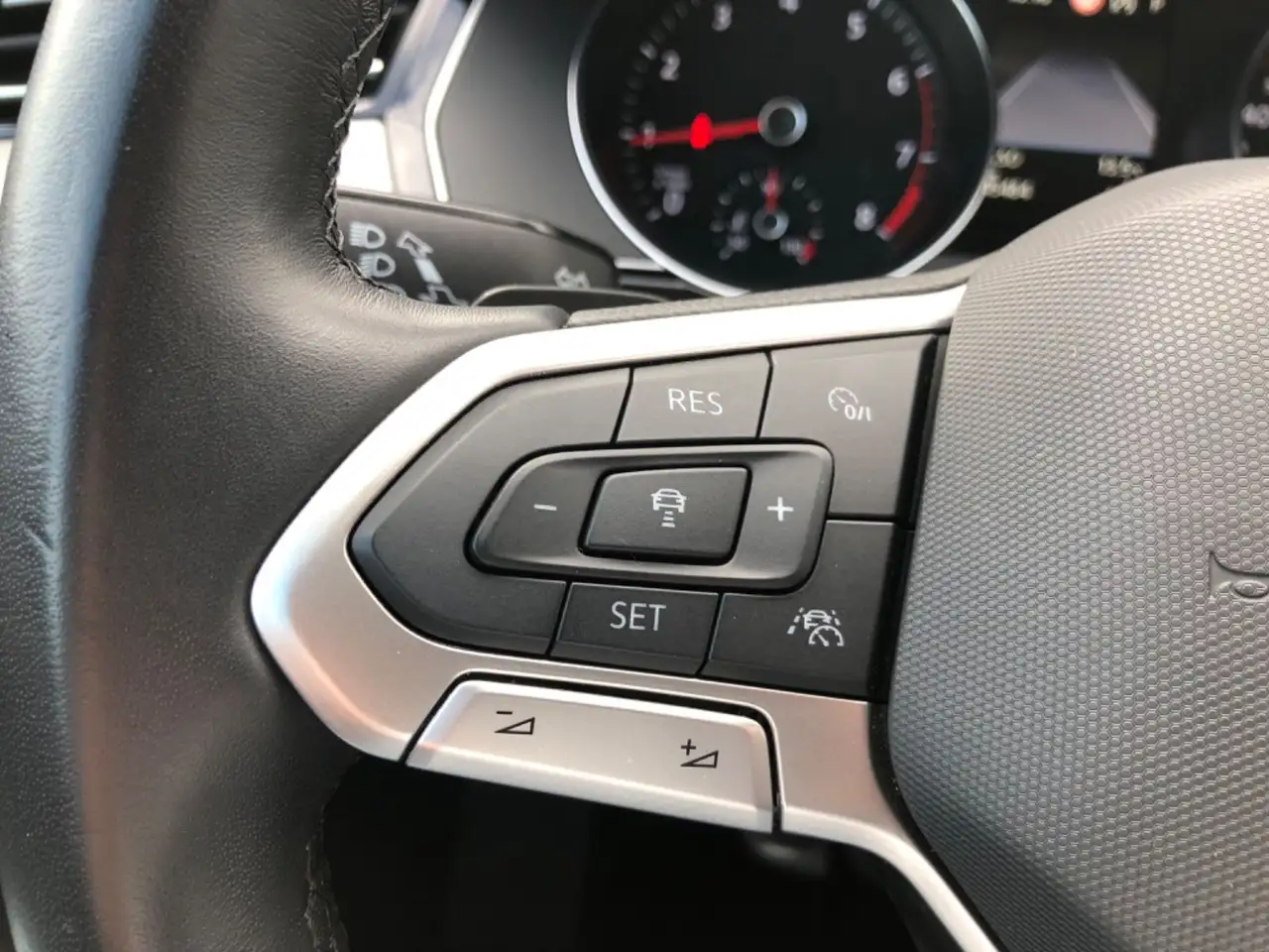 Volkswagen Passat Variant Business,NAVI,LED,ACC,SHZ,RFK,DAB 17