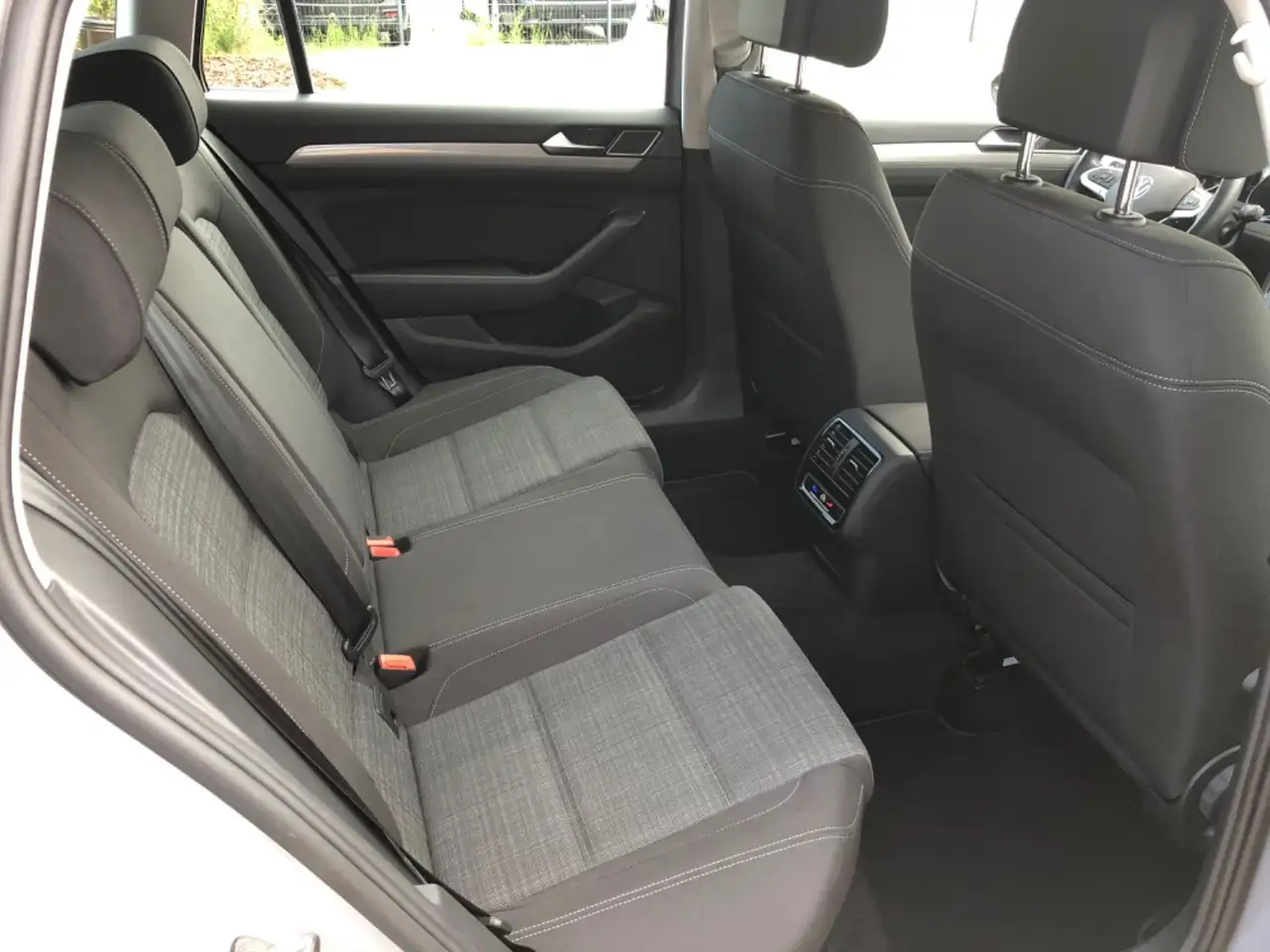 Volkswagen Passat Variant Business,NAVI,LED,ACC,SHZ,RFK,DAB 11