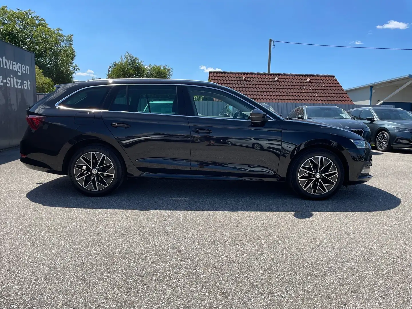 Skoda Octavia Combi 2,0 TDI Style DSG | AHK*ACC Schwarz - 2