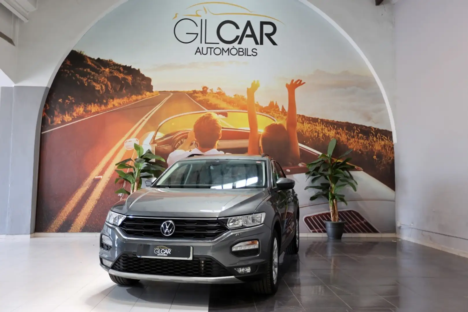 Volkswagen T-Roc 1.0 TSI Advance 81kW Gris - 1