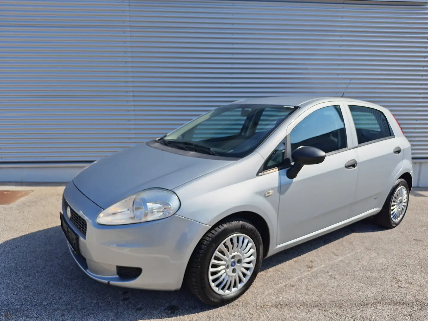 Fiat Grande Punto 1.4 Active ° PICKERL NEU ° KLIMA ° 138TKM Grau - 1