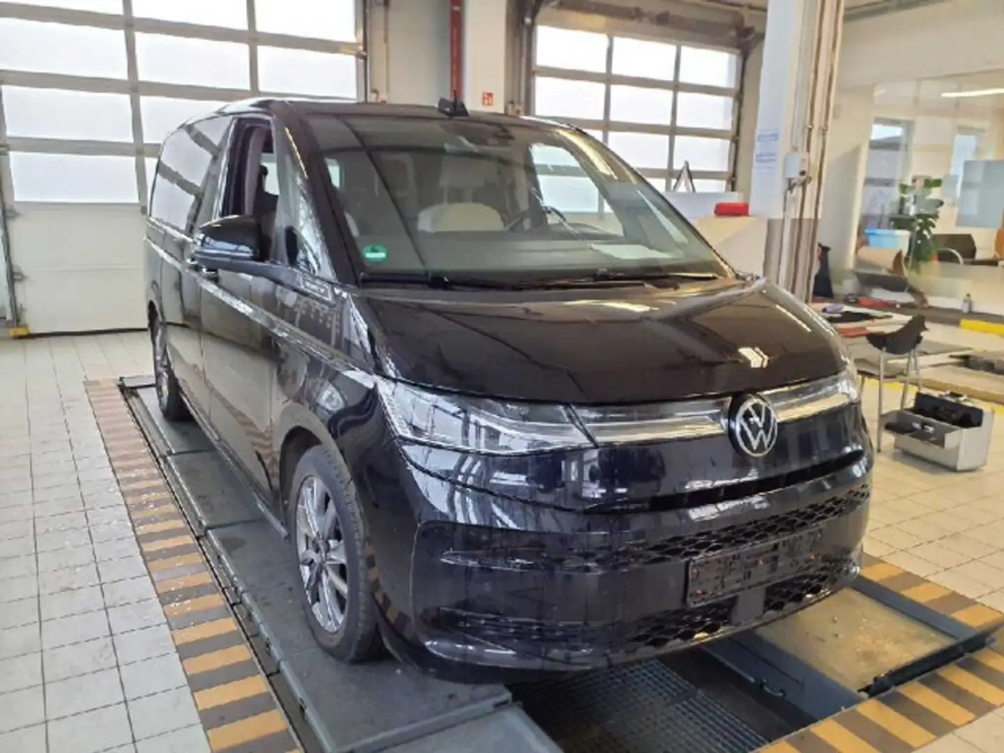Volkswagen T7 Multivan T7 Multivan LÜ 1.4eHybrid Energetic MATRIX PANO Schwarz - 2