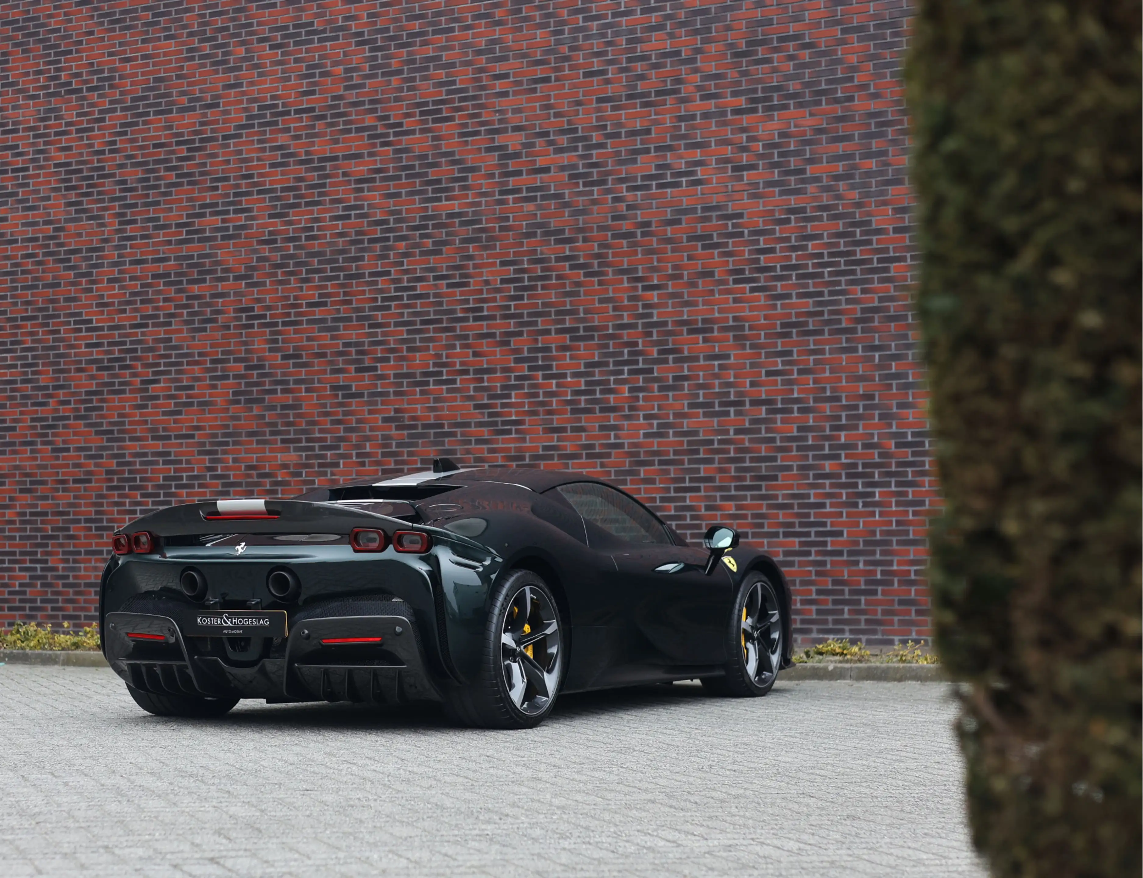 Ferrari SF90 Stradale 4.0 V8 | Atelier - Verde Zeltweg - Extended Fioran — photo 17