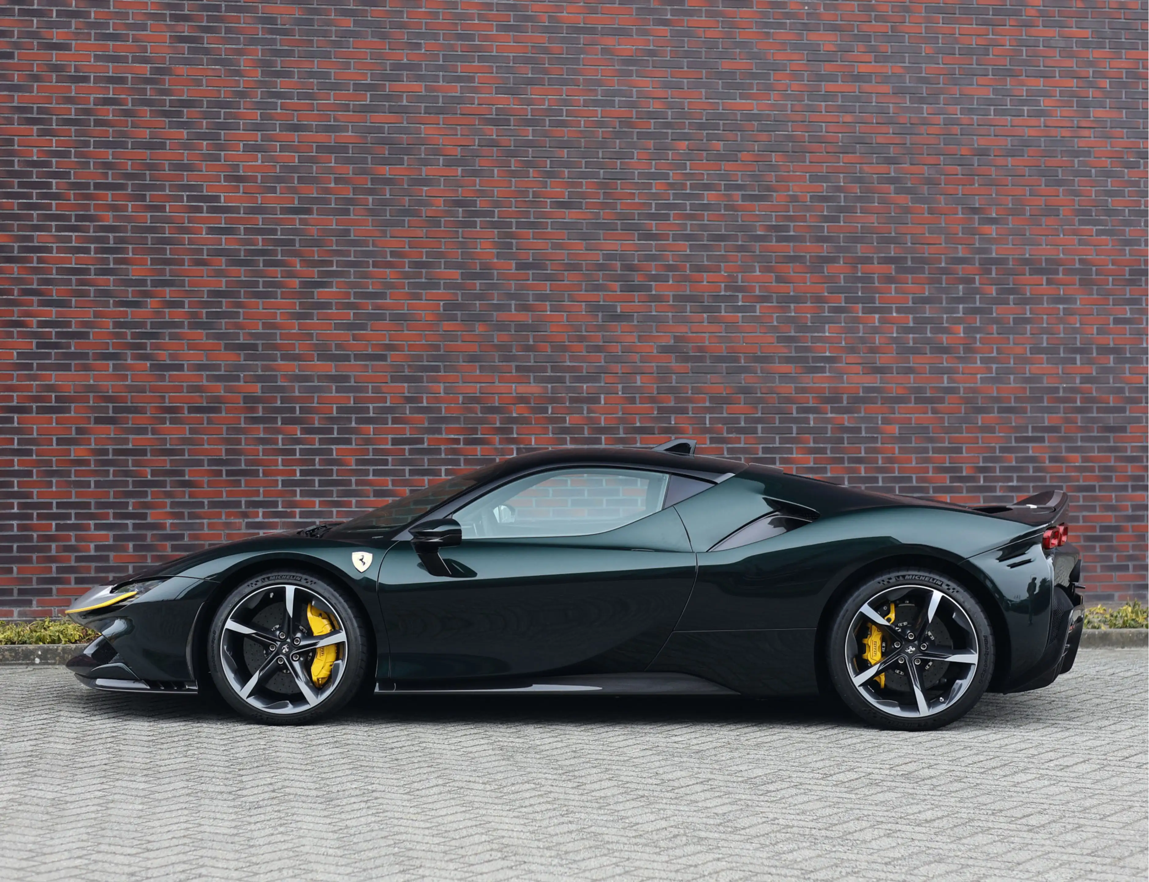 Ferrari SF90 Stradale 4.0 V8 | Atelier - Verde Zeltweg - Extended Fioran — photo 15