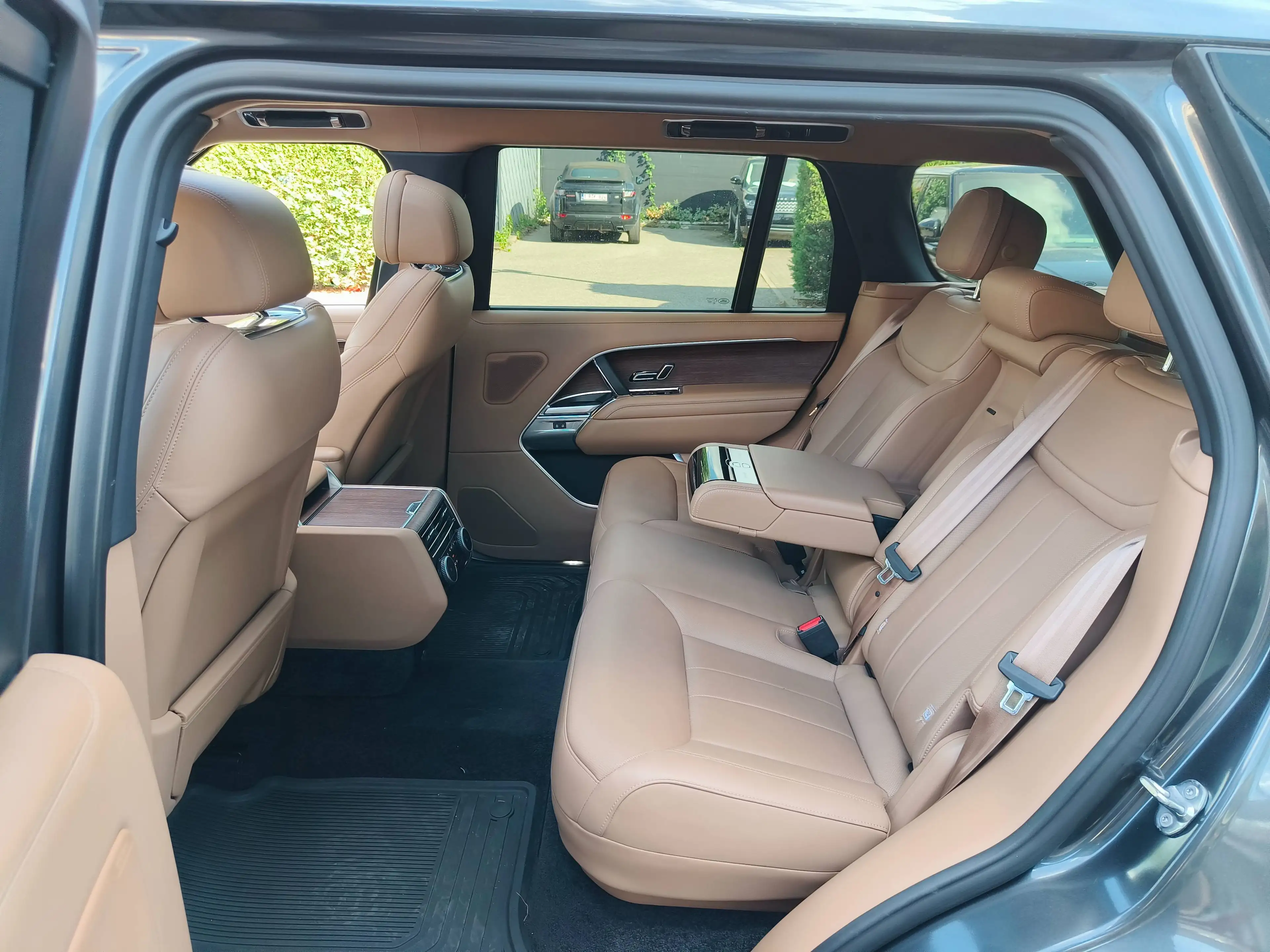 Land Rover Range Rover RR P440e LWB 3.0 Autobiography Pano/SV leather/Side step — photo 7