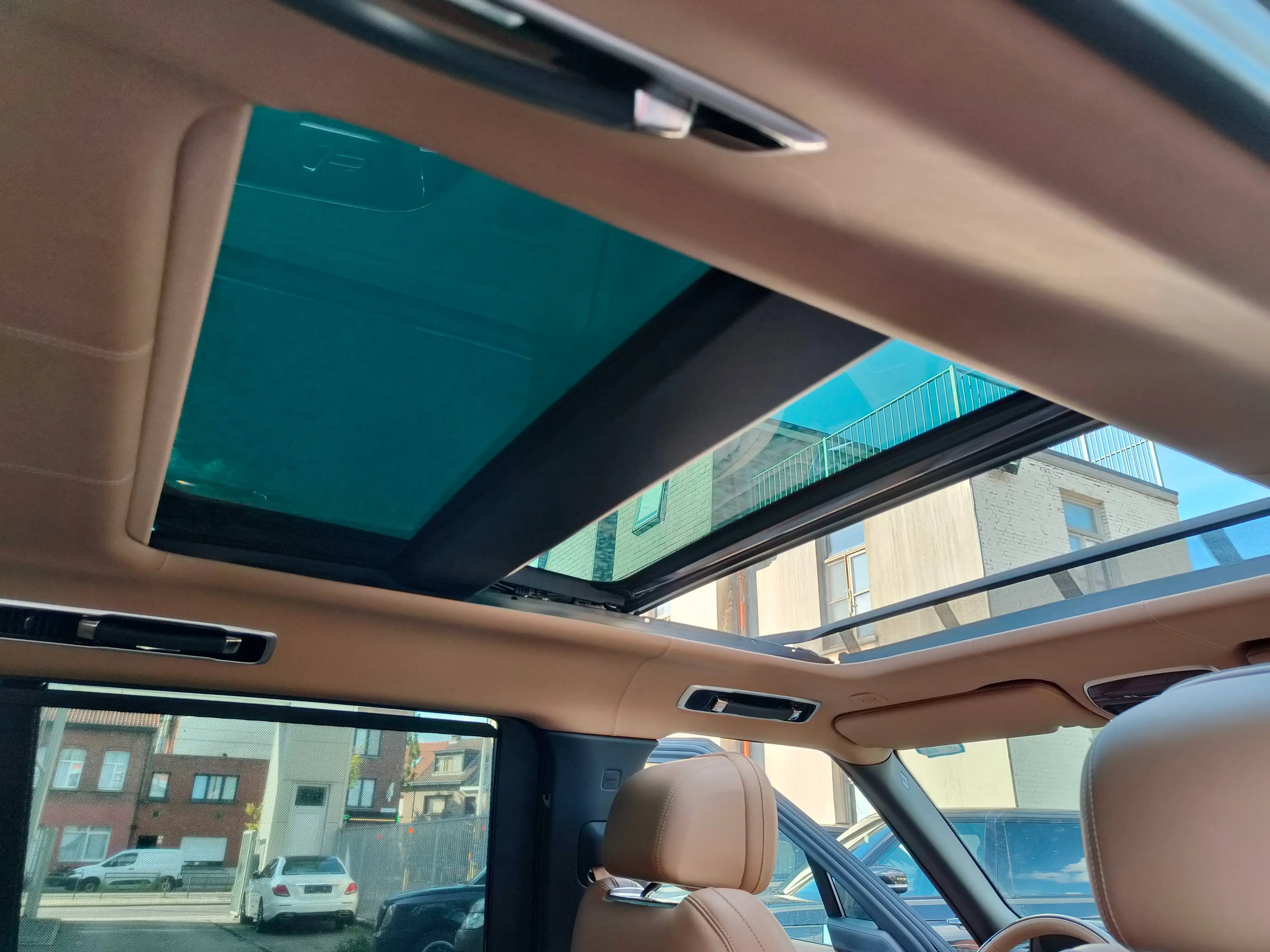 Land Rover Range Rover RR P440e LWB 3.0 Autobiography Pano/SV leather/Side step — photo 14