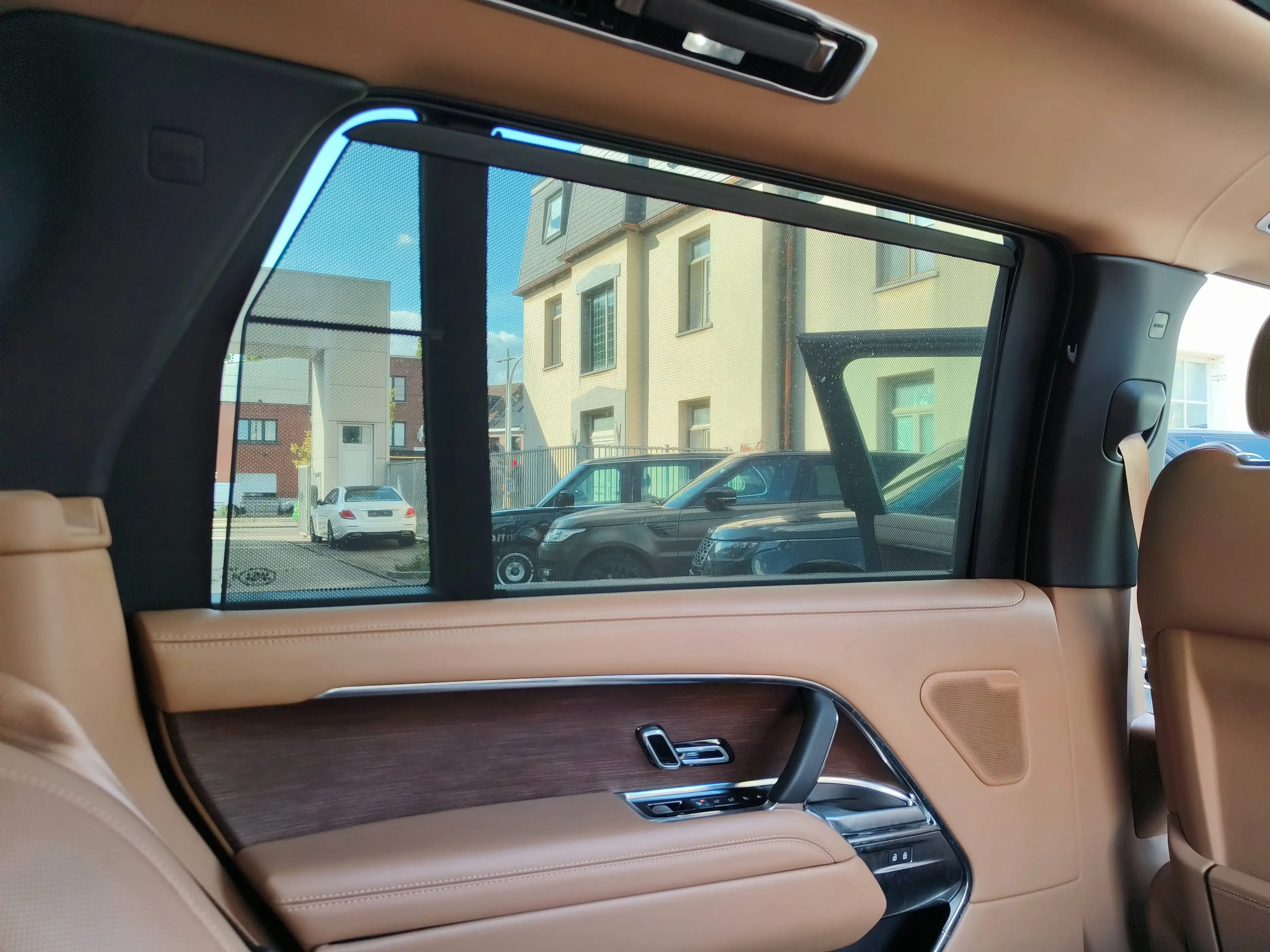 Land Rover Range Rover RR P440e LWB 3.0 Autobiography Pano/SV leather/Side step — photo 13