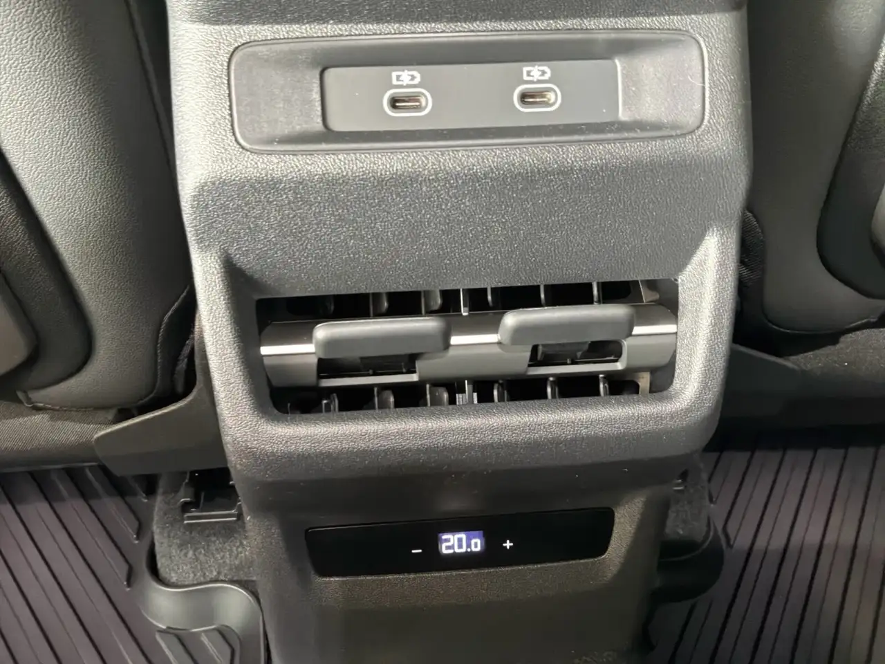 Audi Q3 снимка Audi Q3