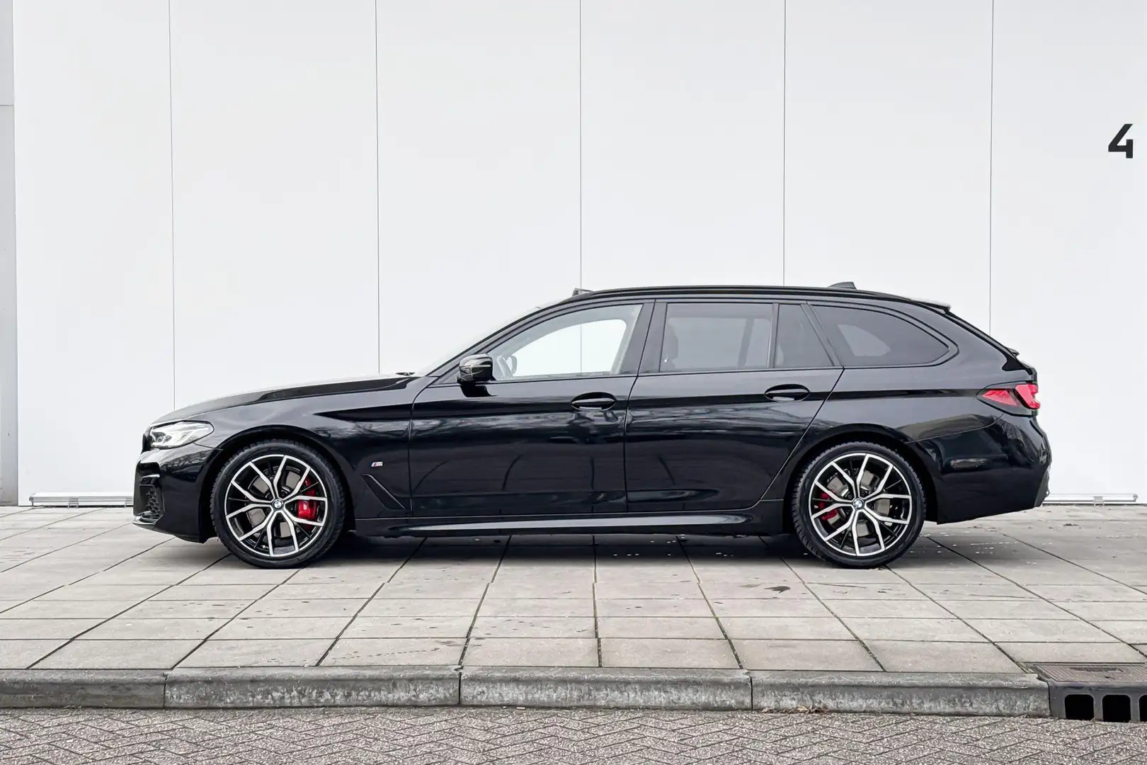 BMW 530 5 Serie Touring 530i High Executive M-Sport 19 Inc Schwarz - 2