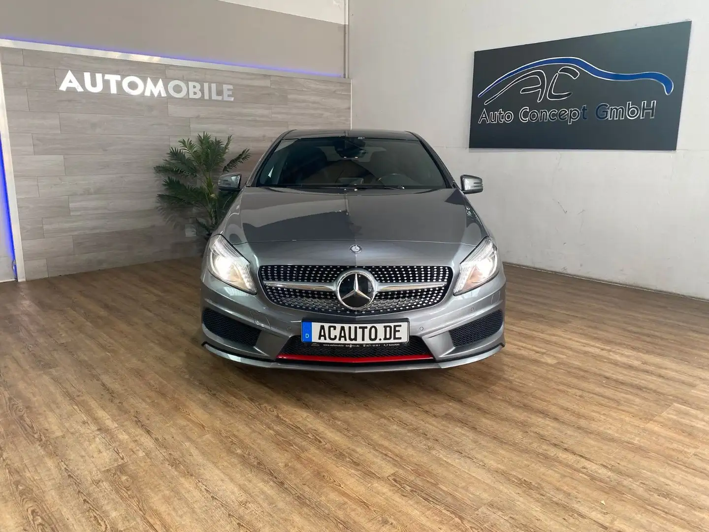 Mercedes-Benz A 250 AMG Line*4M*Pano*Keyless*Sport*Exklusiv P* Grau - 2