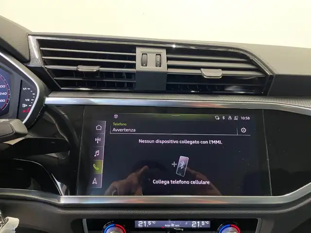 Audi Q3 view 9