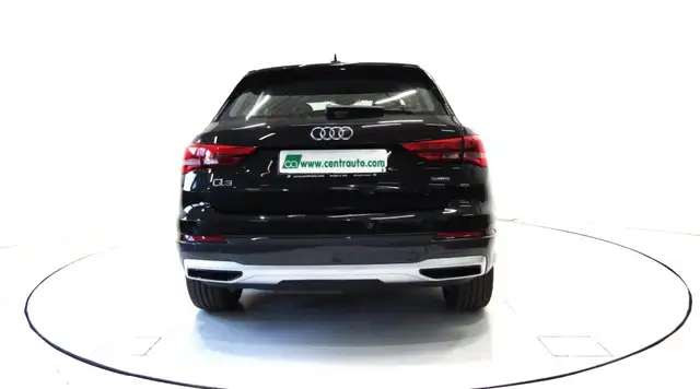 Audi Q3 view 4