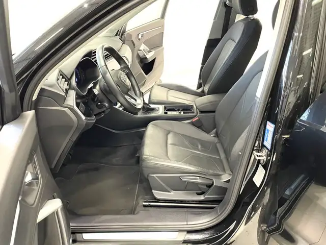 Audi Q3 view 6