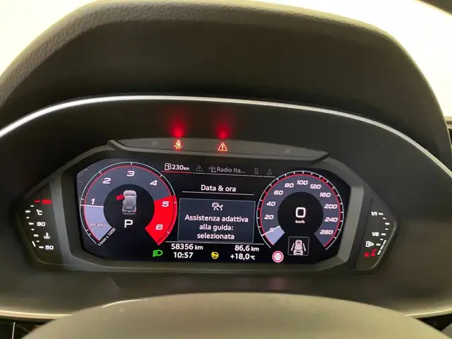Audi Q3 view 14
