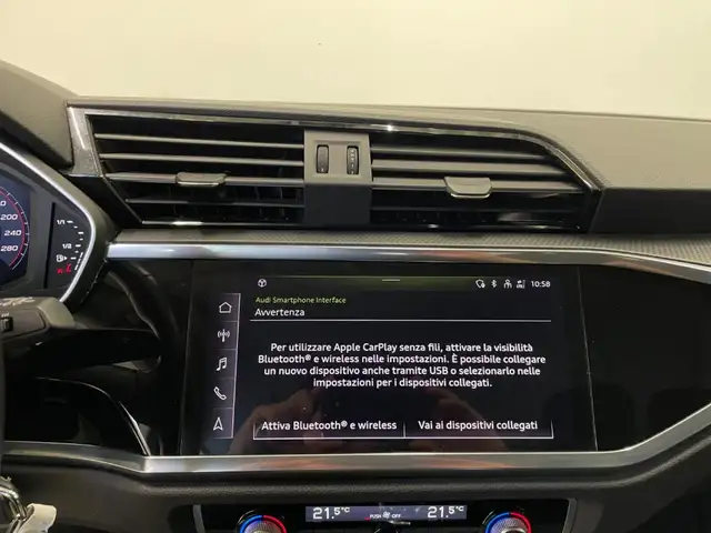Audi Q3 view 10