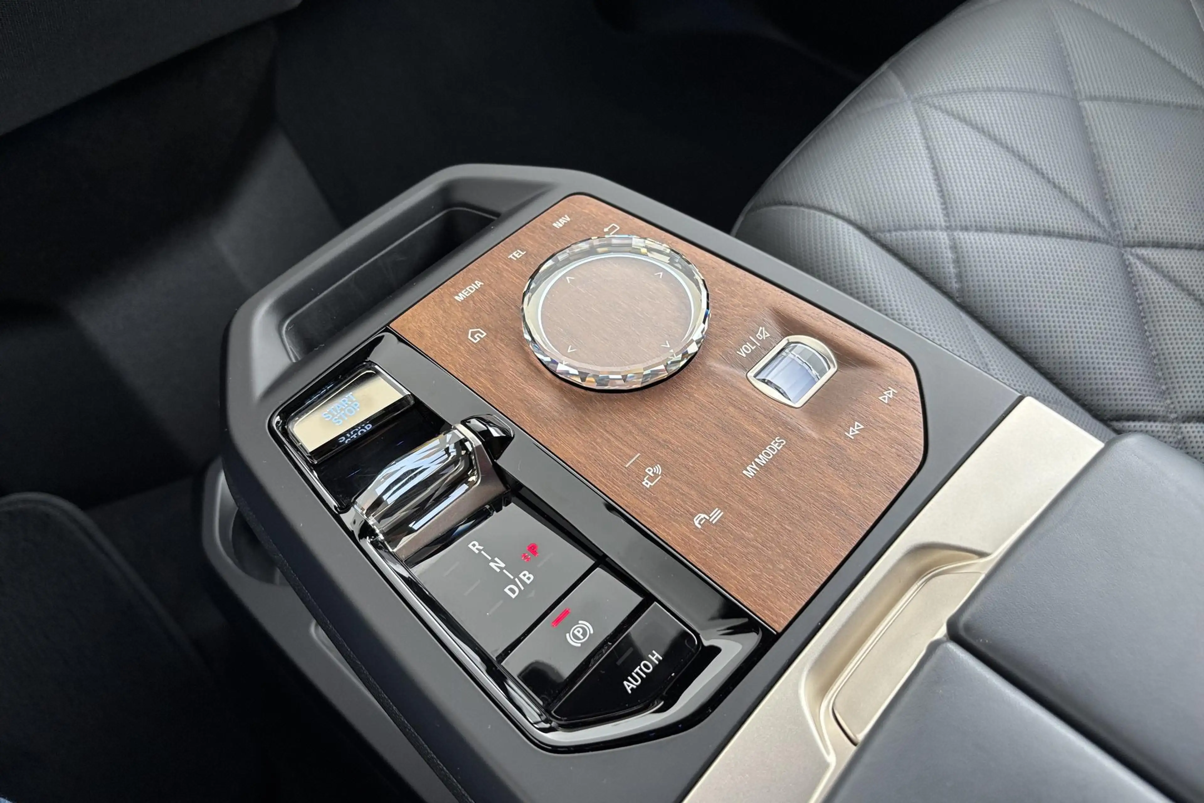 BMW iX xDrive40 High Executive 77 kWh – volledig elektris — photo 15