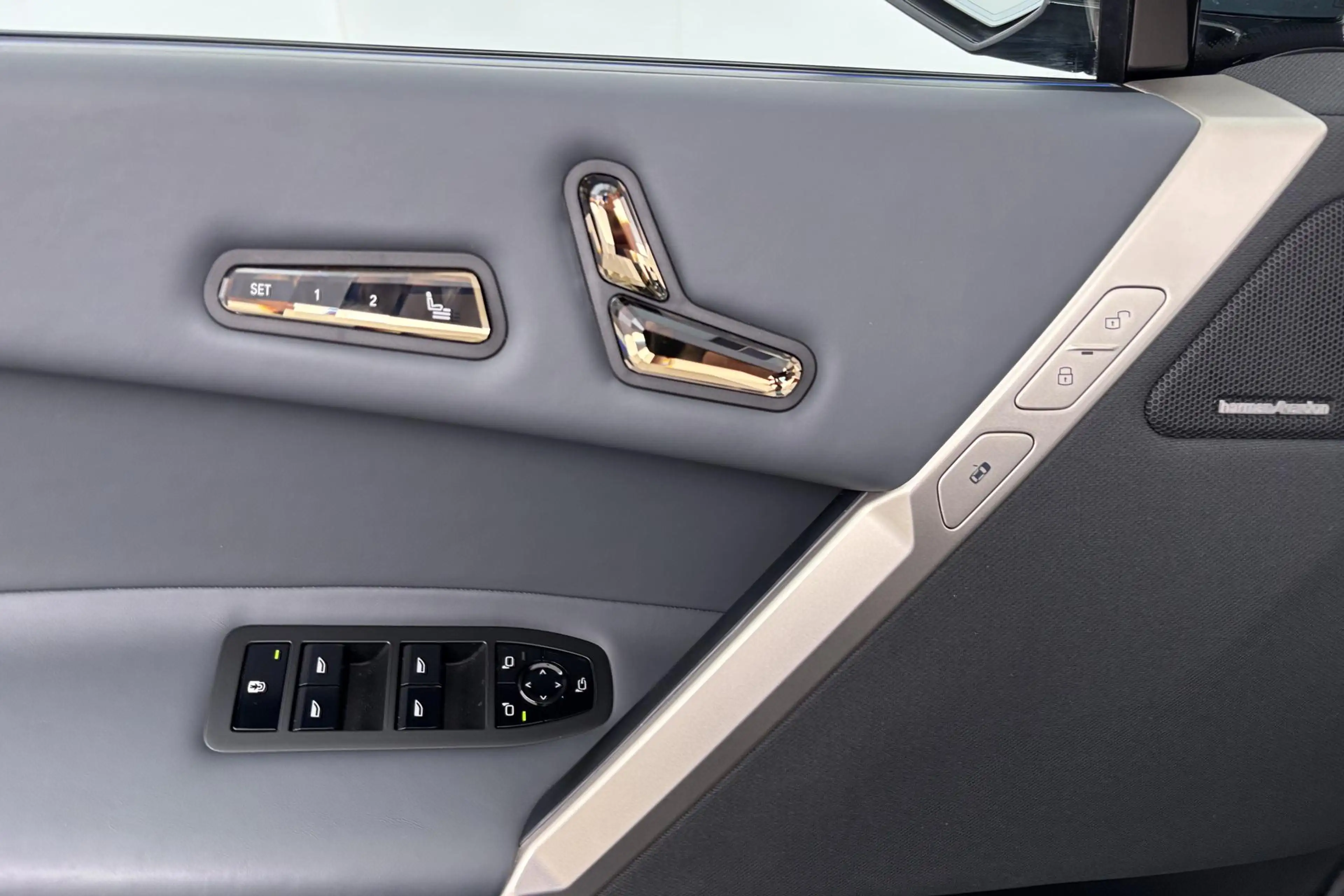 BMW iX xDrive40 High Executive 77 kWh – volledig elektris — photo 25