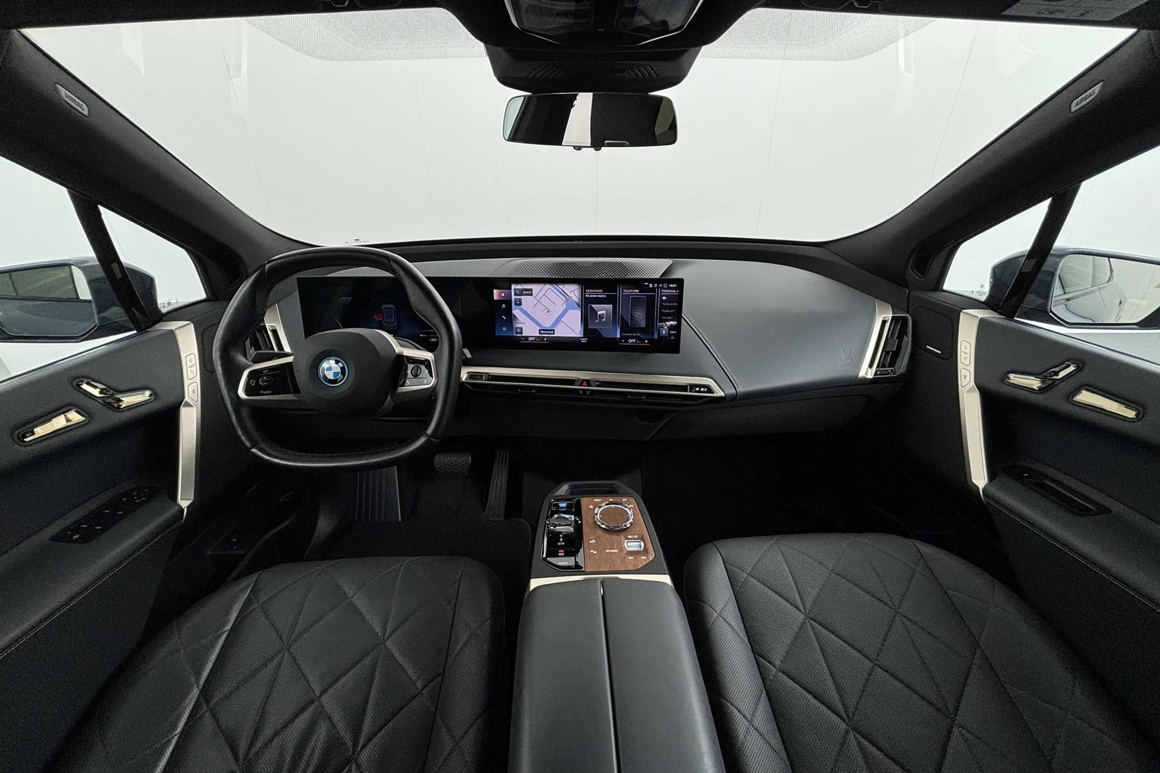 BMW iX xDrive40 High Executive 77 kWh – volledig elektris — photo 7