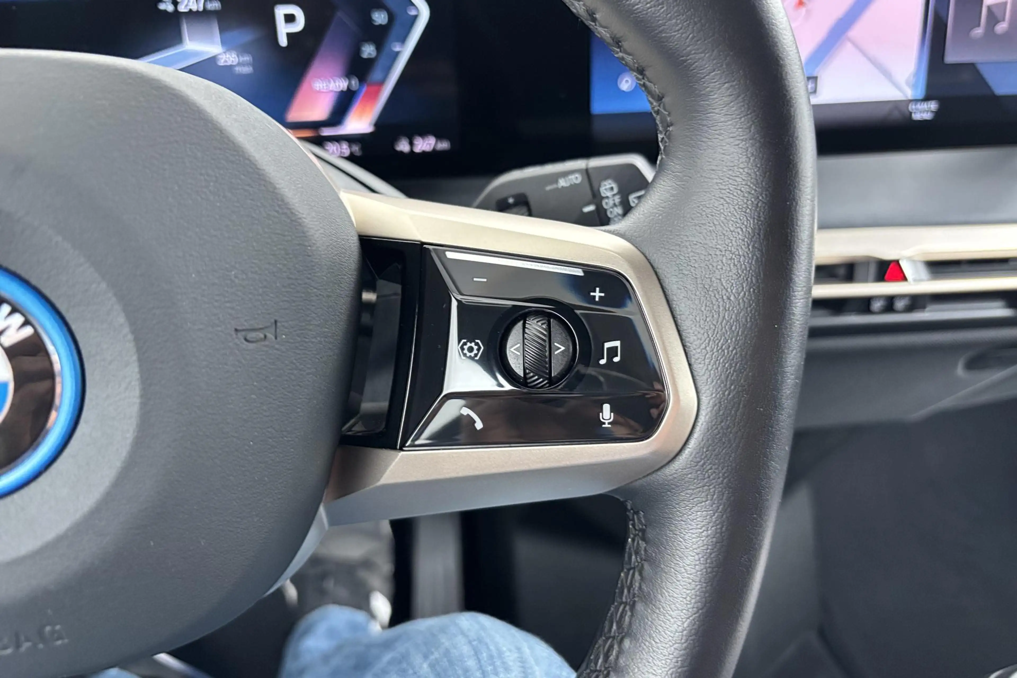 BMW iX xDrive40 High Executive 77 kWh – volledig elektris — photo 27
