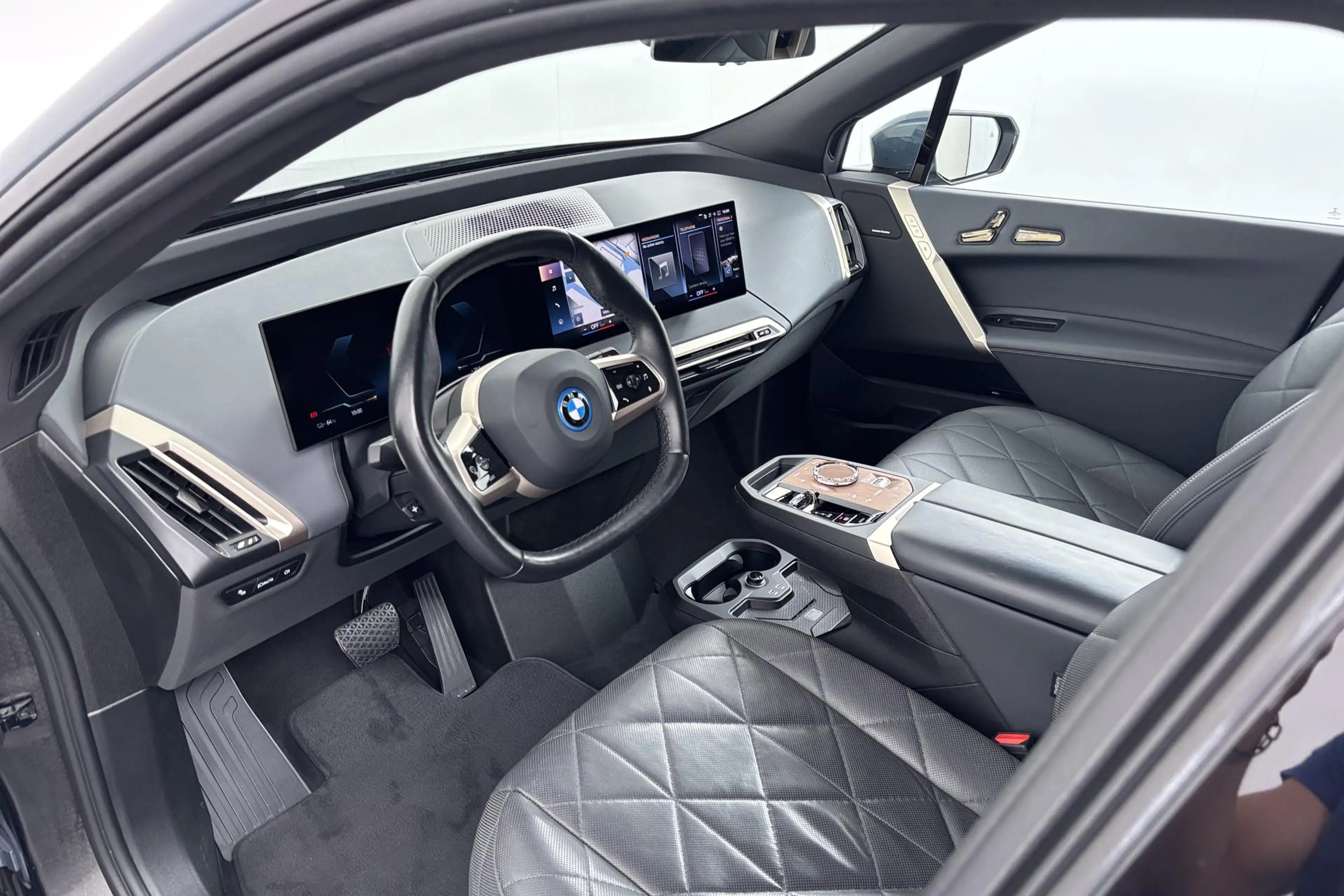 BMW iX xDrive40 High Executive 77 kWh – volledig elektris — photo 5