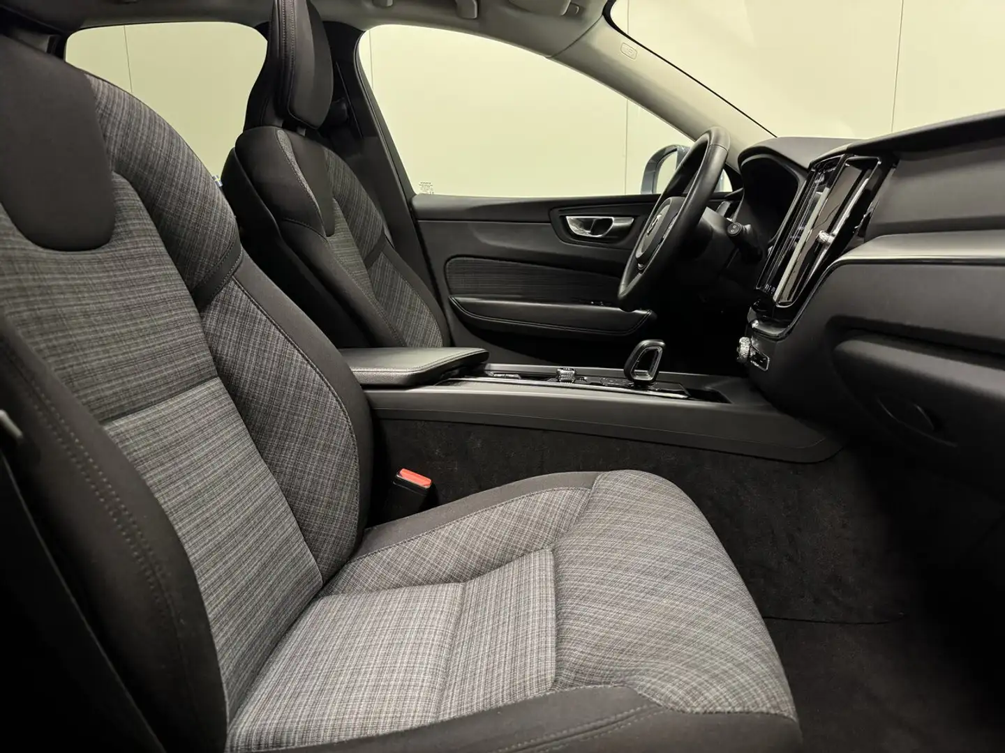 Volvo XC60 2.0 T6 Plug In Hybrid - Pano - Topstaat! 1Ste Eig! Gris - 2