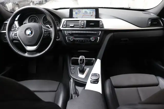 BMW 3 Series view 2