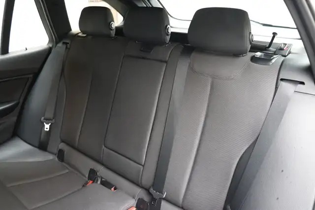 BMW 3 Series view 3