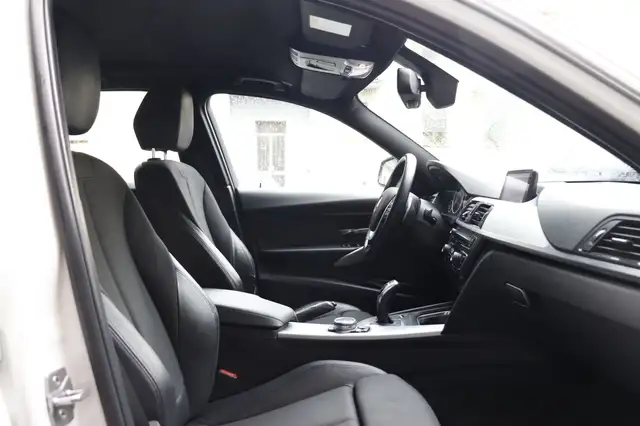BMW 3 Series view 14