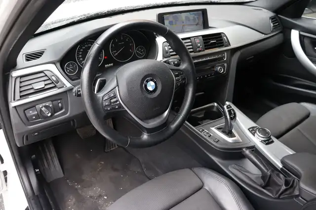 BMW 3 Series view 8