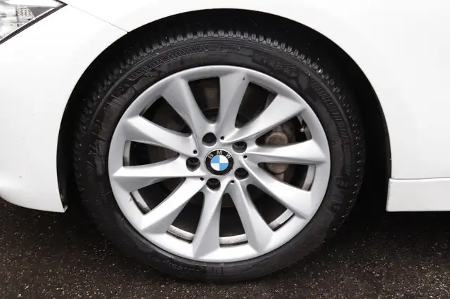 BMW 3 Series view 5
