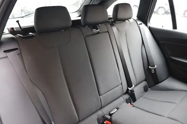 BMW 3 Series view 12