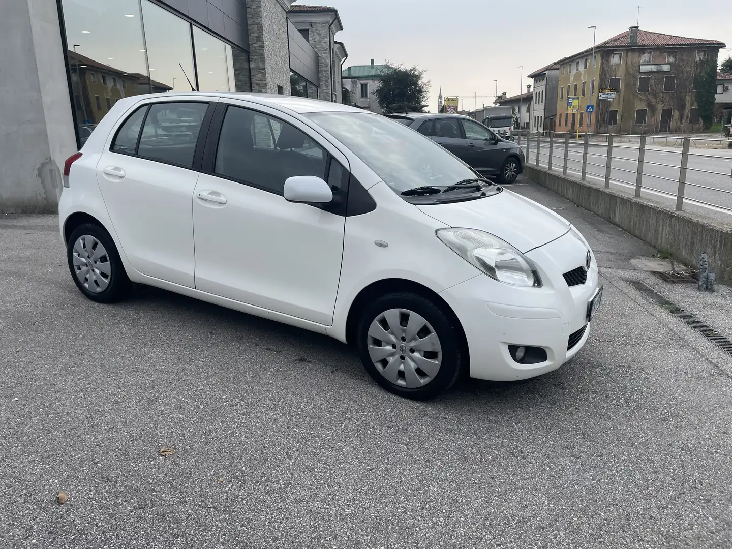 Toyota Yaris Yaris II 2005 5p 1.3 dual Sol Bianco - 2