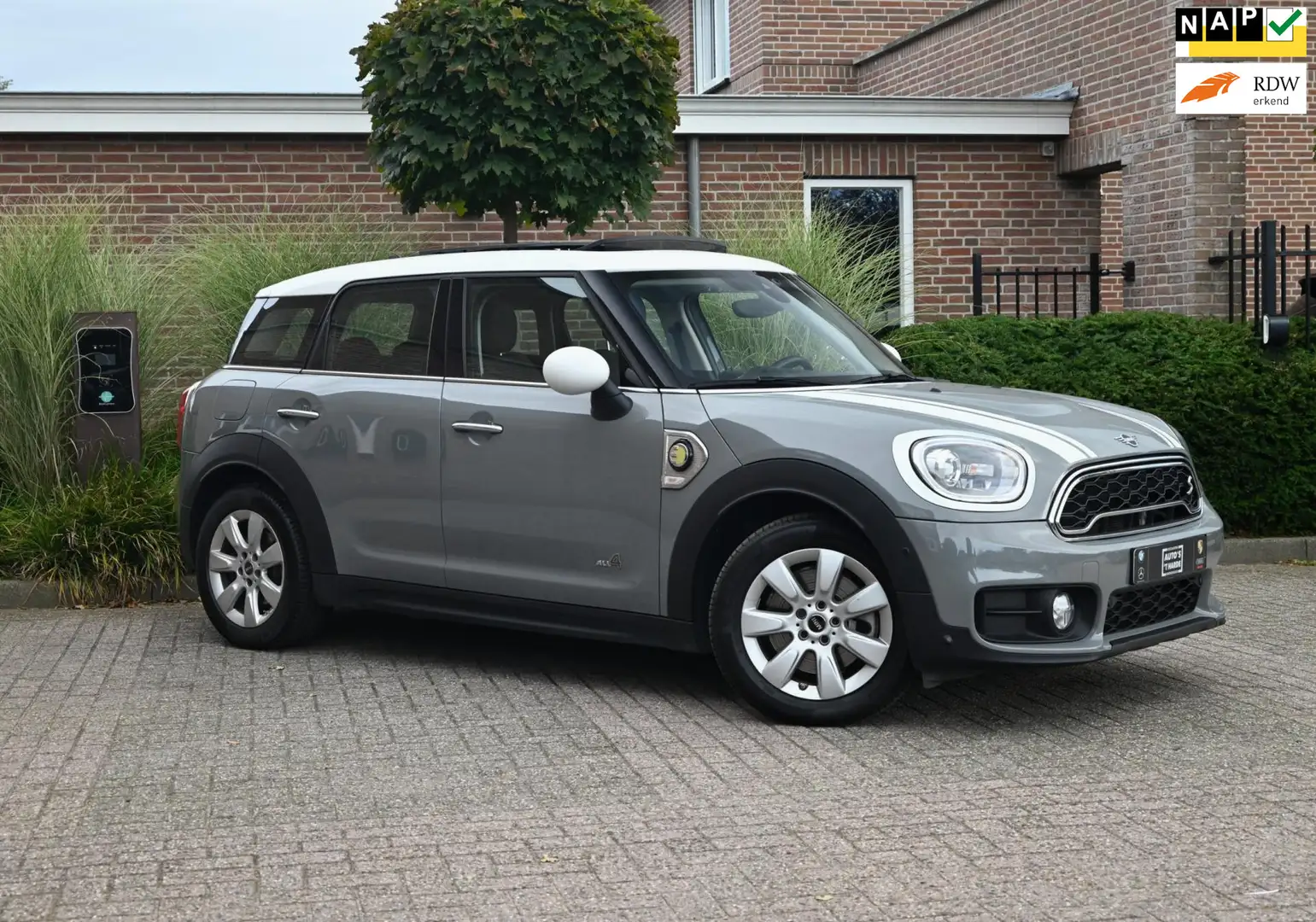MINI Cooper SE Countryman Mini 2.0 ALL4 Chili 225 PK Dealer o.h Pano Camera Grijs - 1