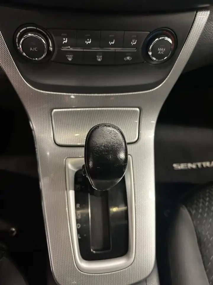 Nissan Sentra fotografie Nissan Sentra