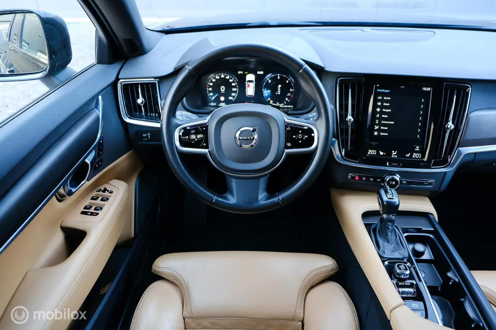 Volvo V90 Cross Country 2.0 D5 AWD Pro | Trekhaak | Stoelverw. | Leder | A Zwart - 2