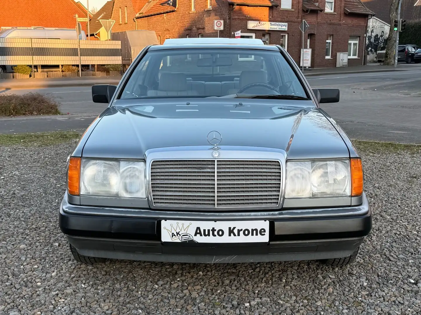 Mercedes-Benz CE 230 W124 Coupé Aut. TÜV-11/26 H-Kennzeichen Šedá - 2
