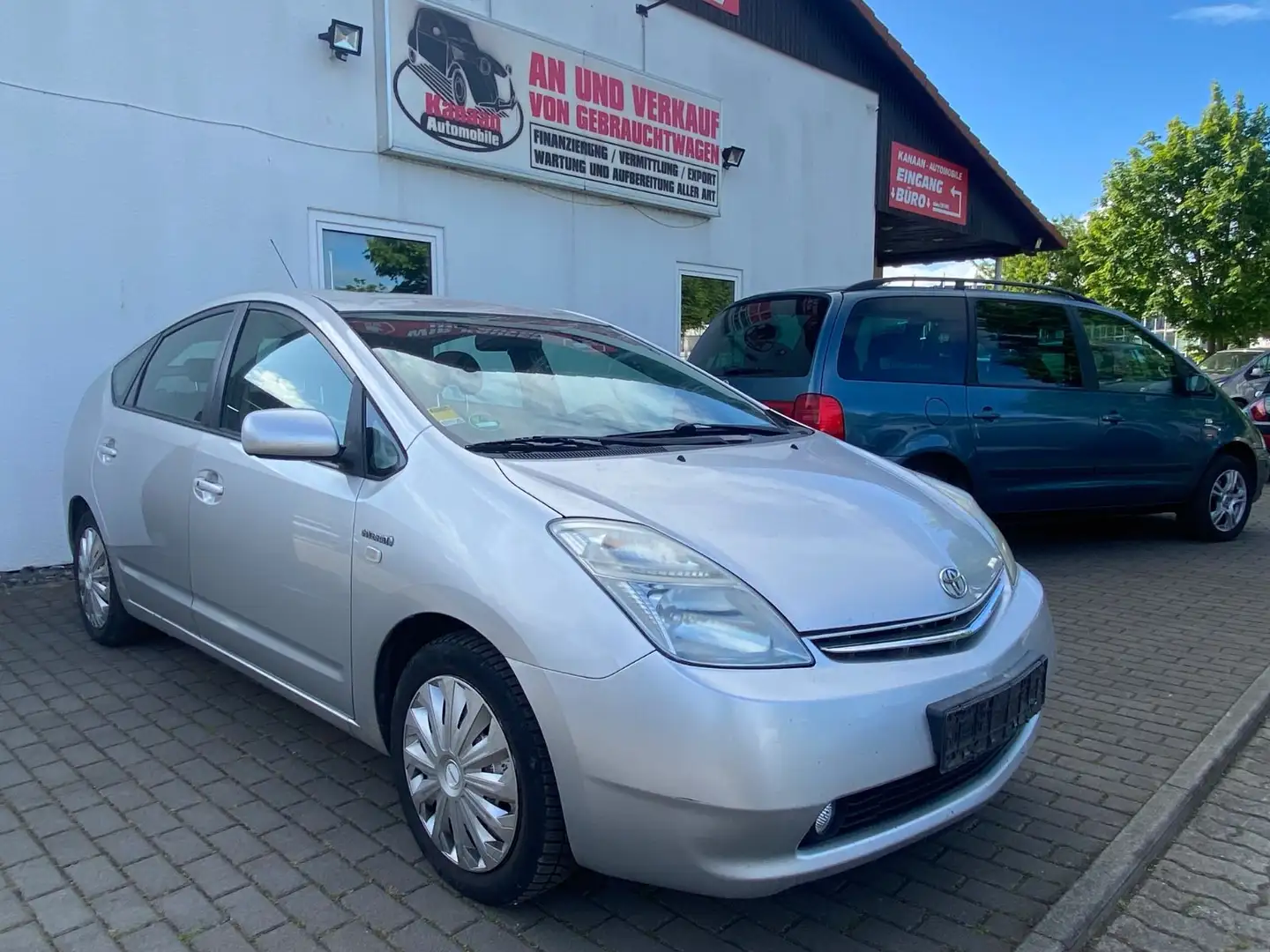 Toyota Prius Sol 1.5 HYBRID/Klimaautomatik/Keyless/NAVI Срібний - 1
