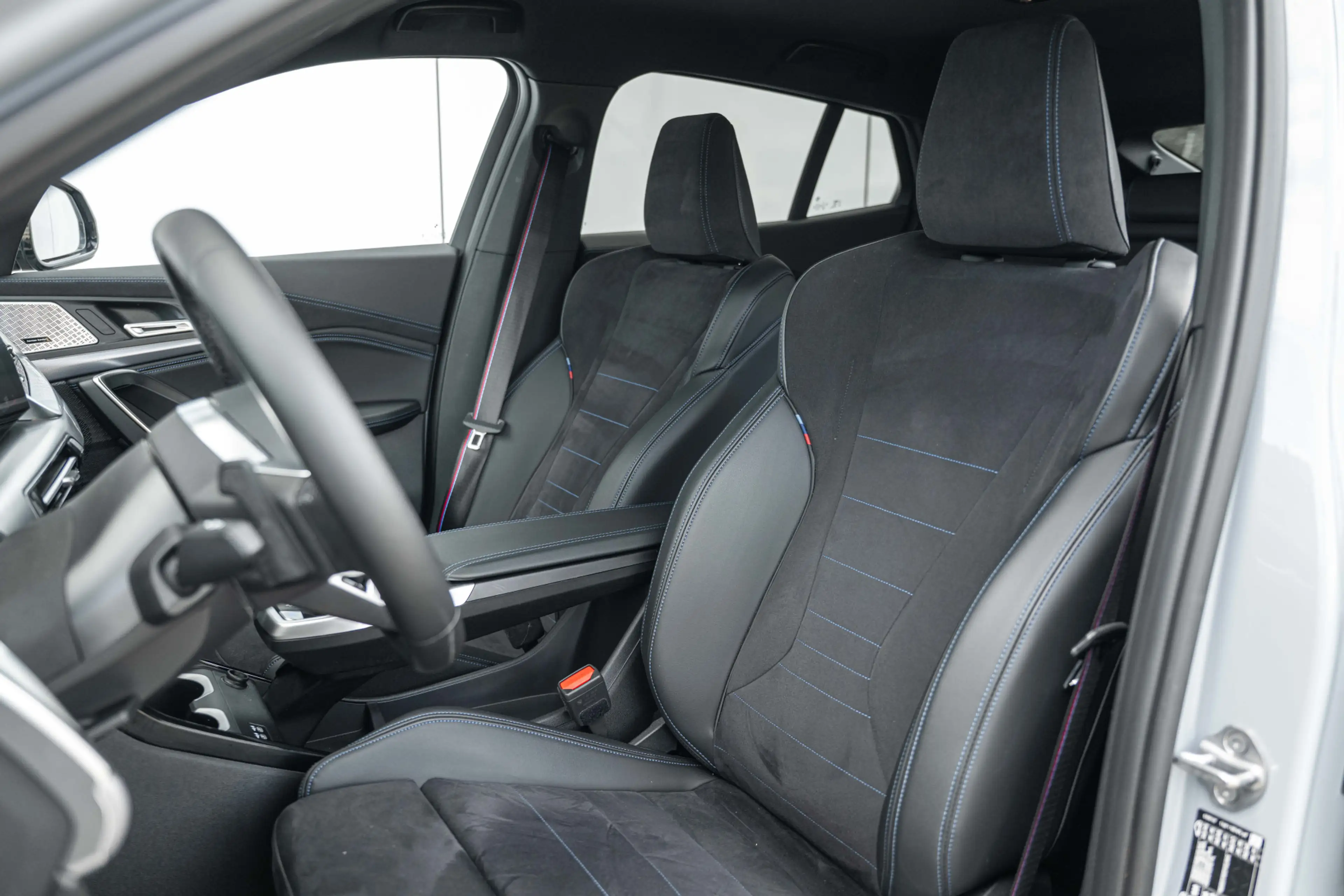 BMW iX2 xDrive30 M Sport / Sportstoelen / Comfort Access / — photo 4