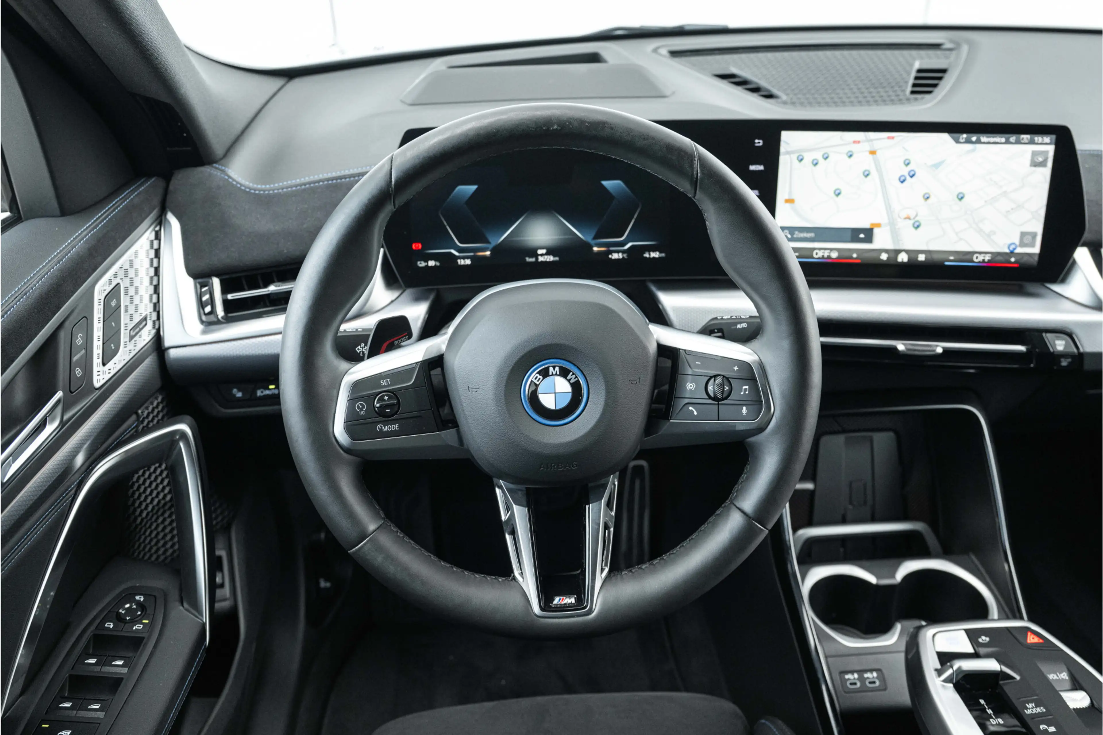 BMW iX2 xDrive30 M Sport / Sportstoelen / Comfort Access / — photo 10
