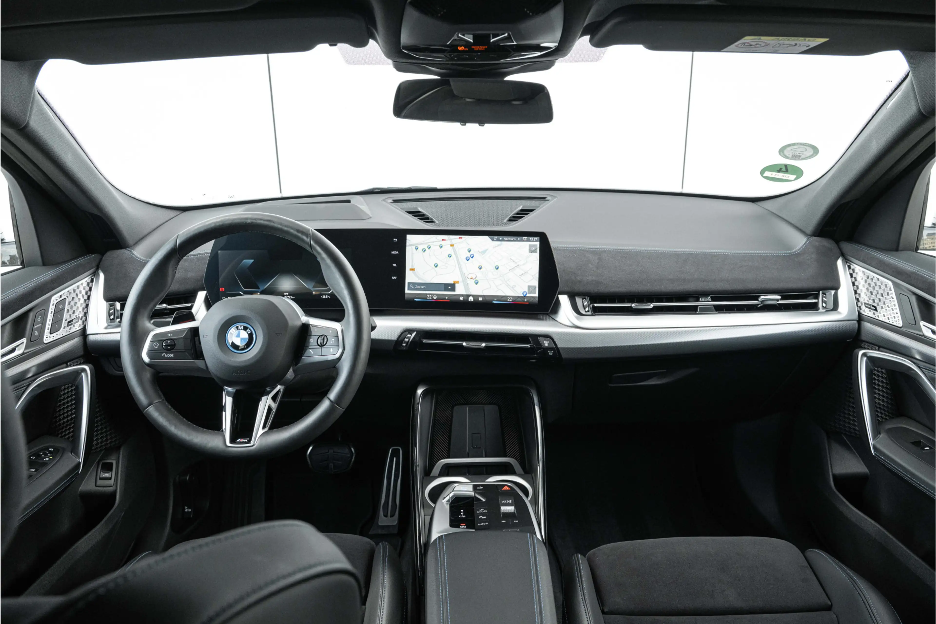 BMW iX2 xDrive30 M Sport / Sportstoelen / Comfort Access / — photo 3