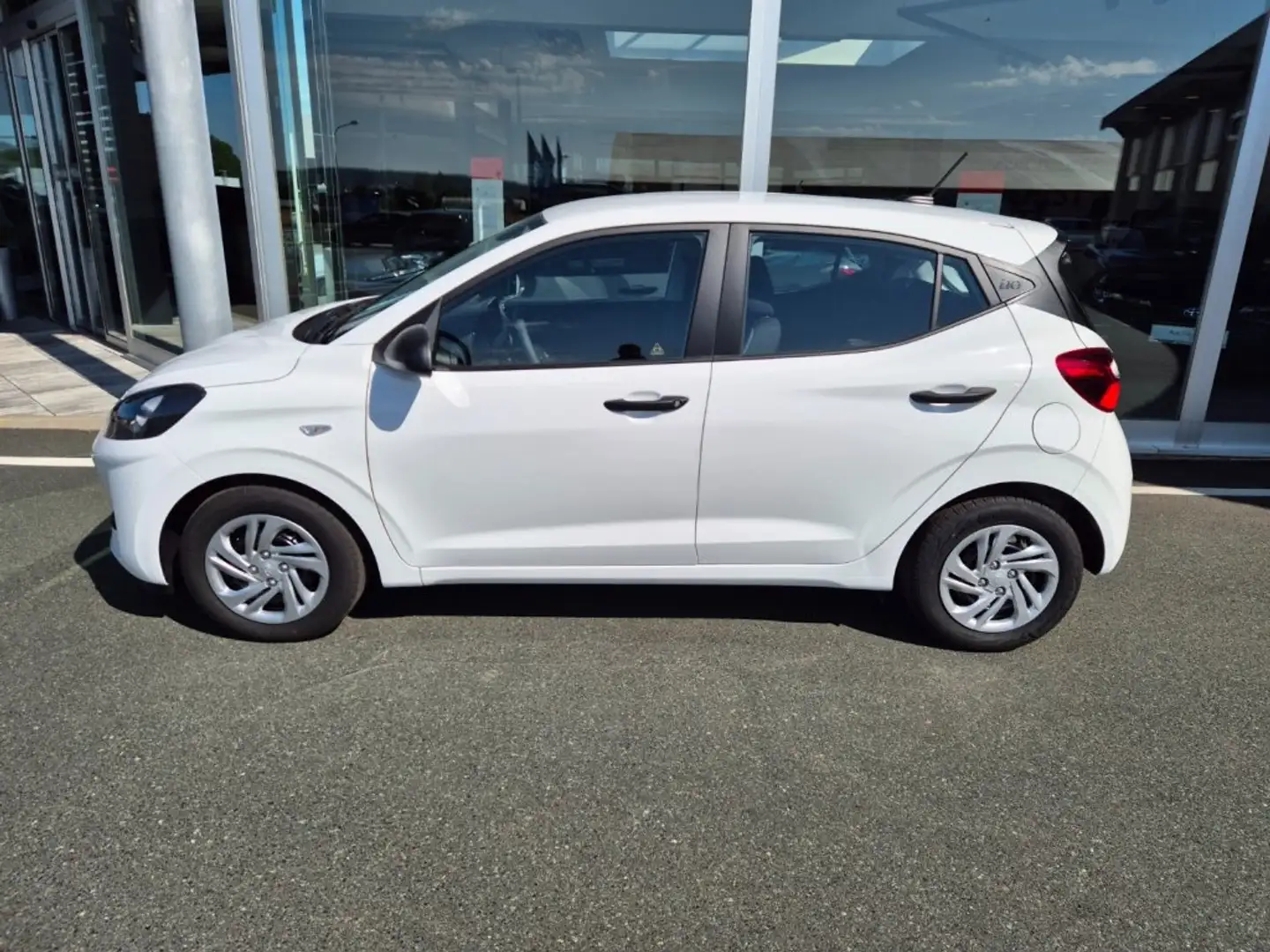 Hyundai i10 Smart Line 1,0 MT a5bs1-OO1 Weiß - 2
