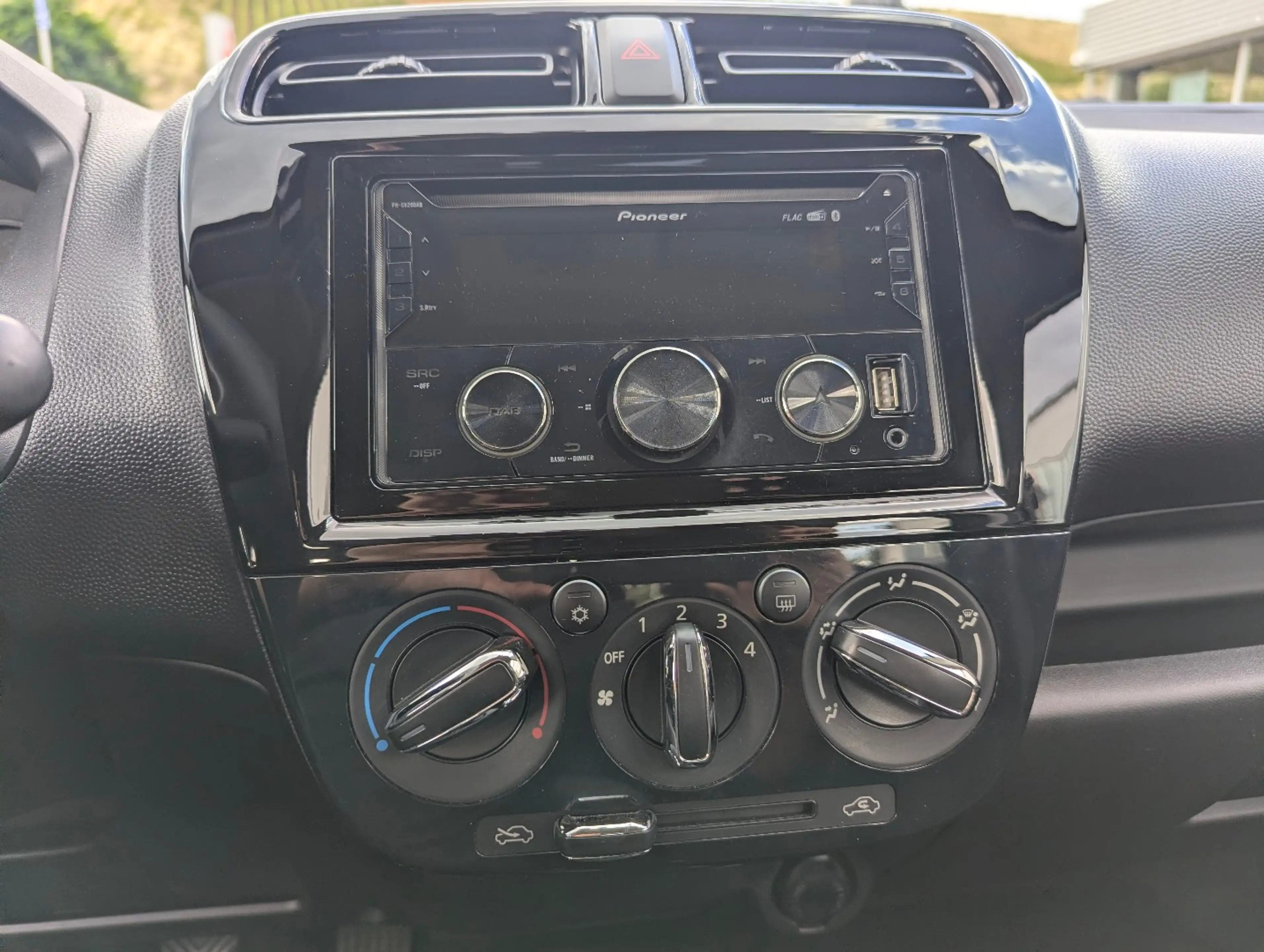 Mitsubishi Space Star 1.2 Klima +1 Hand + Scheckheft — photo 9