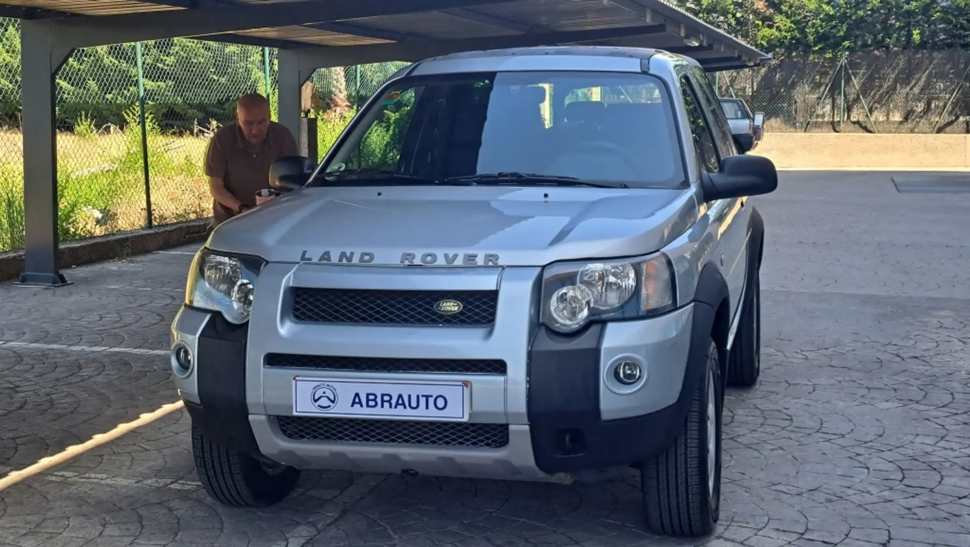 Land Rover Freelander 2.0Td4 SE Gris - 1